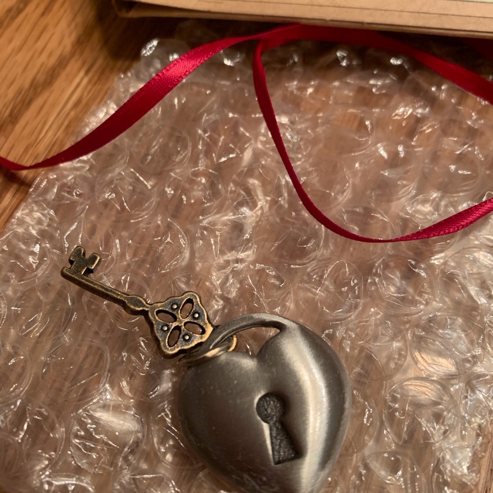 Longaberger Tie On. Key to My Heart